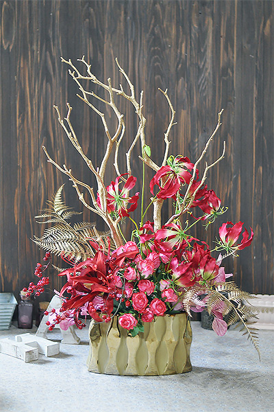 ゴールド 赤 アーティフィシャルフラワーアレンジメント